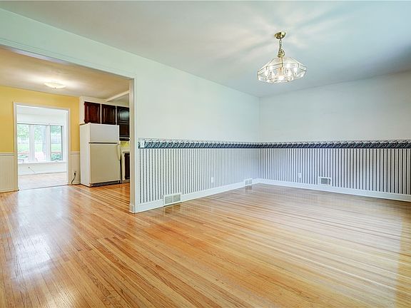 3rd image of 155 Lake Meadow Dr