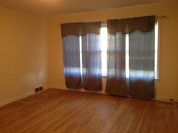 3rd image of 6547 N Seeley Ave