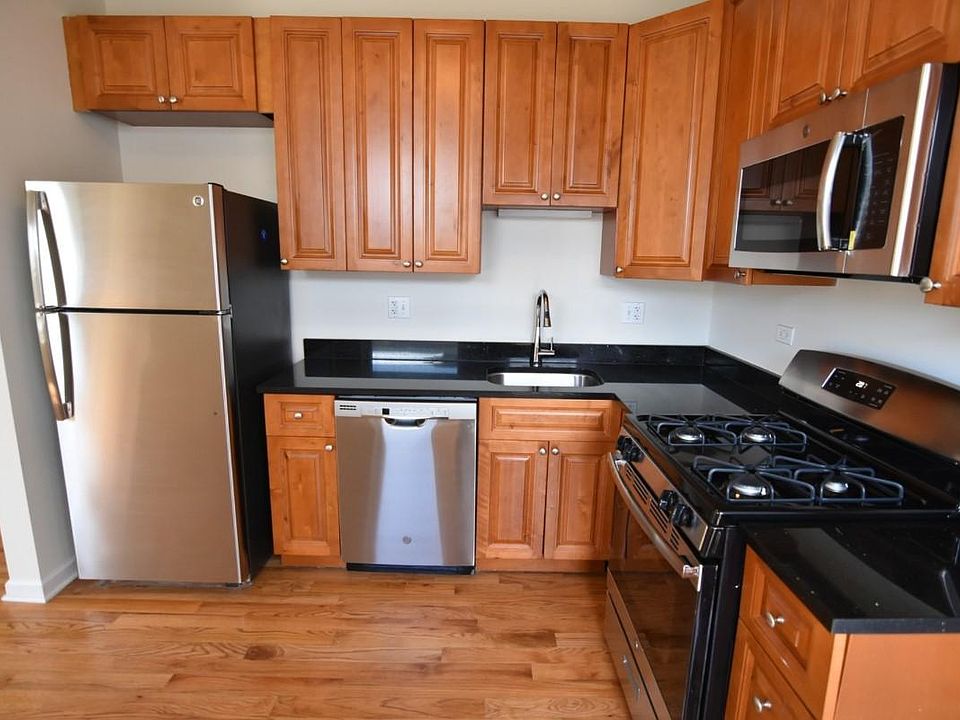1st image of 2133 W Ainslie St #1