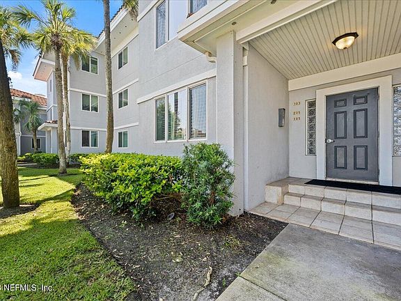 3rd image of 210 11TH AVE N #105S