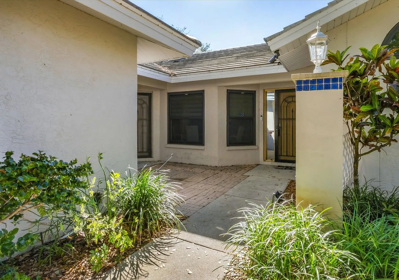 New Listing In The Plantation - 3bd/2ba/2cg Lakefront — Photo 3