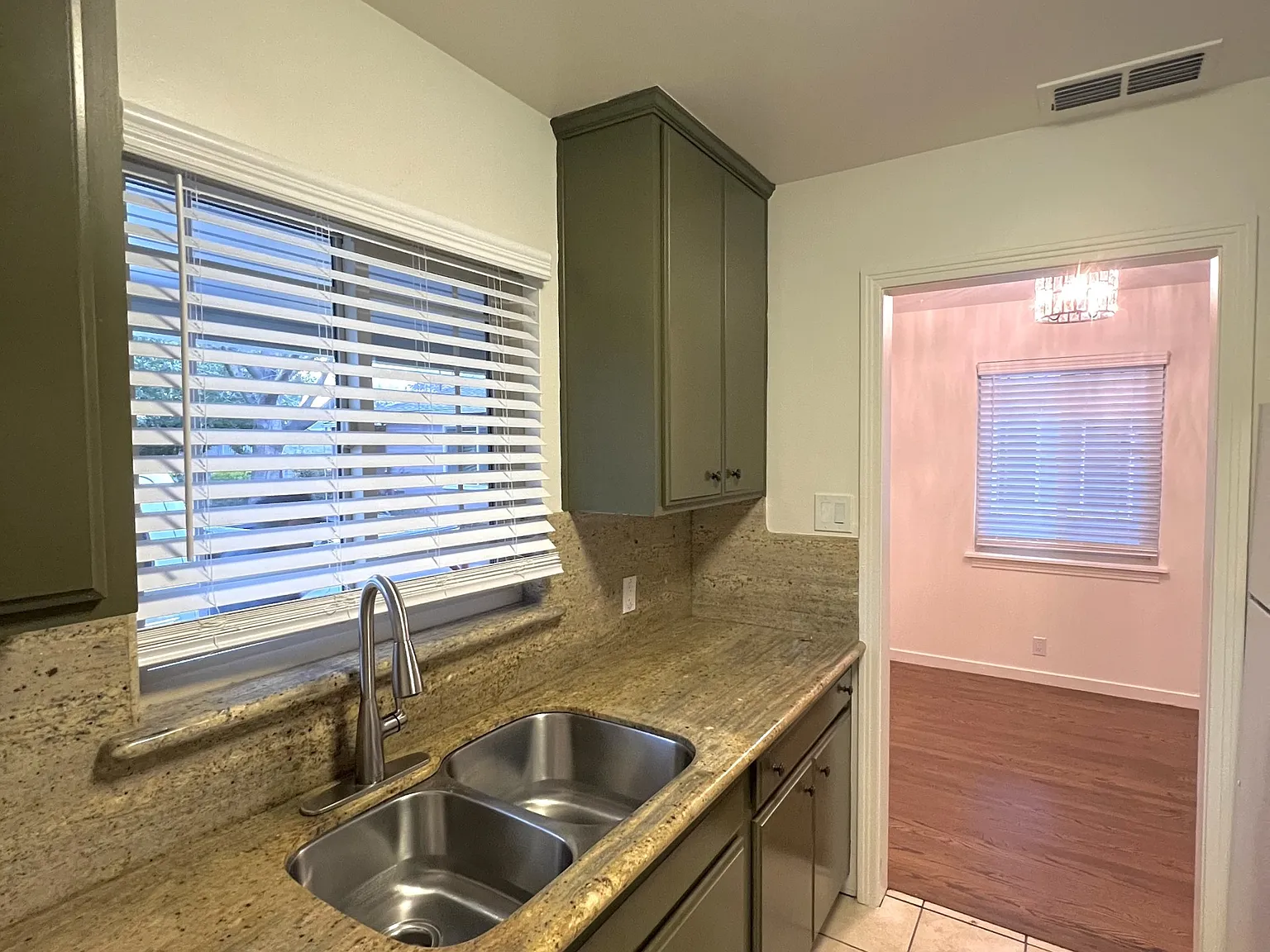 1 bed, 950 sqft, $1,850 — Photo 4