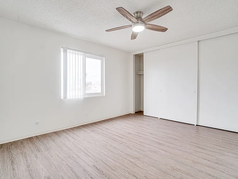 4736 Point Loma Ave — Photo 9