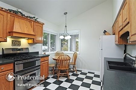 4th image of 220 Park Ln