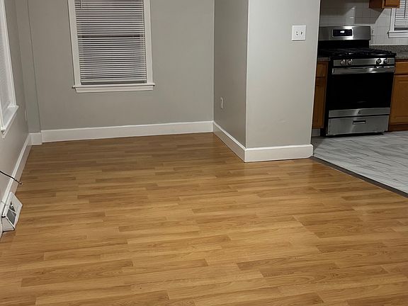 3rd image of 32 Center St