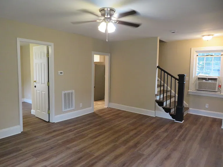 331 Glenwood Ct — Photo 4