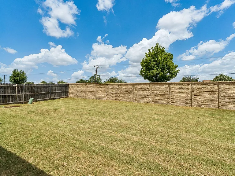 6509 NW 150th Ter — Photo 40