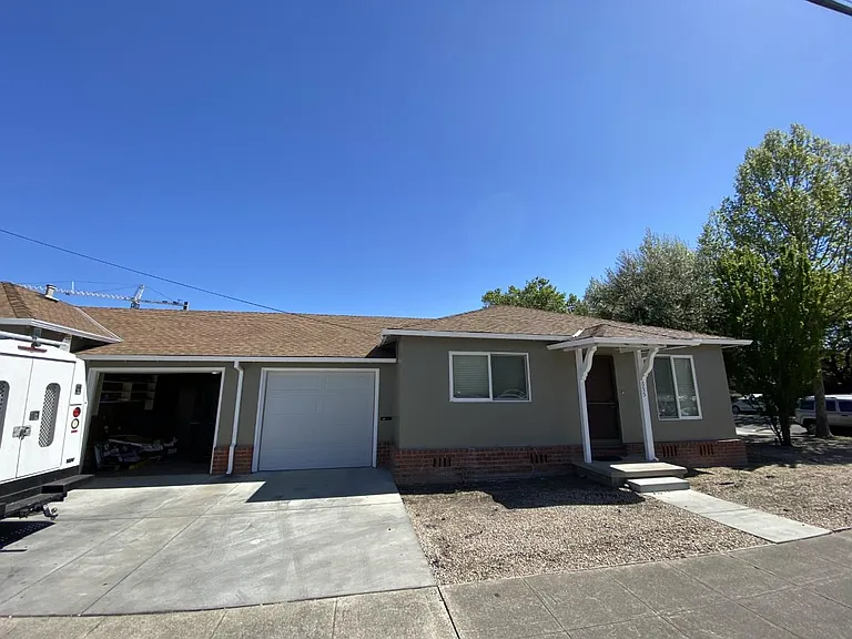 855 Adams St — Photo 10