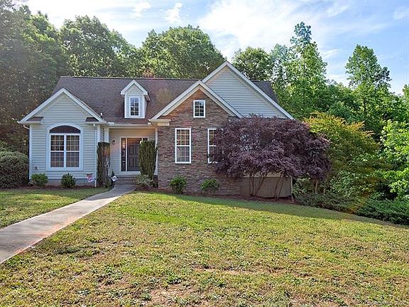 2nd image of 1327 Laurel Woods Dr
