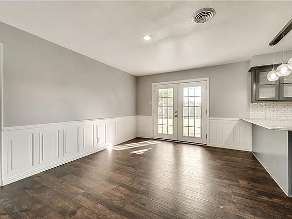 4th image of 2503 Beverly Dr