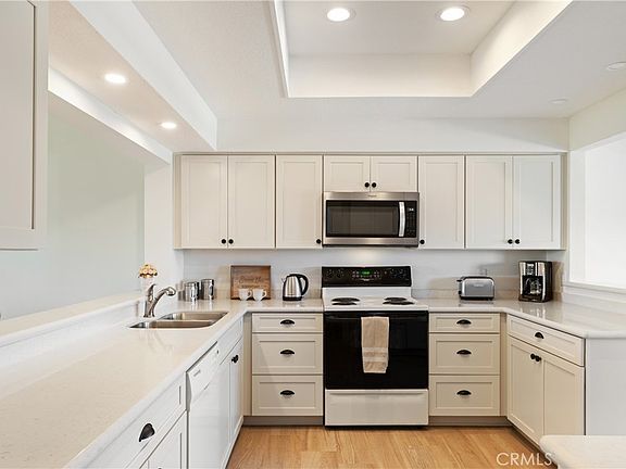 2nd image of 533 Desert Falls Dr N