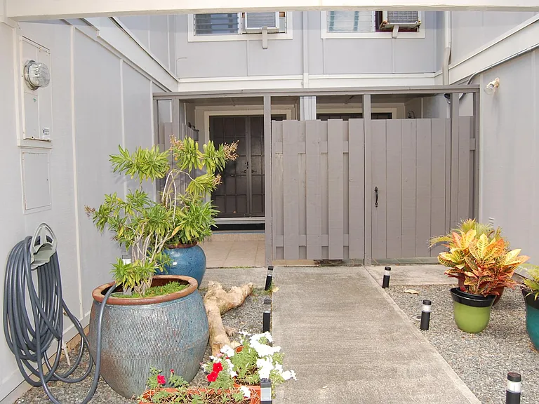 559 Keolu Dr — Photo 2
