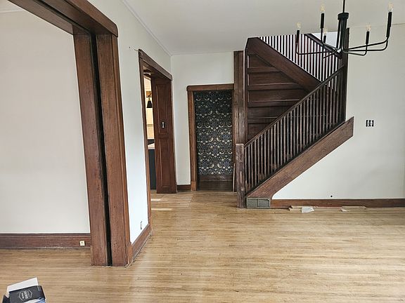 5th image of 1021 S Church St
