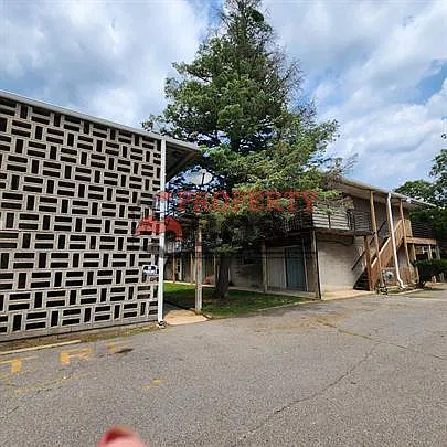 5912 Forest Ave #105 — Photo 2