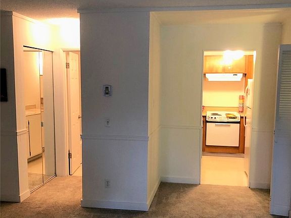 5th image of 13782 NE 60th Way #1