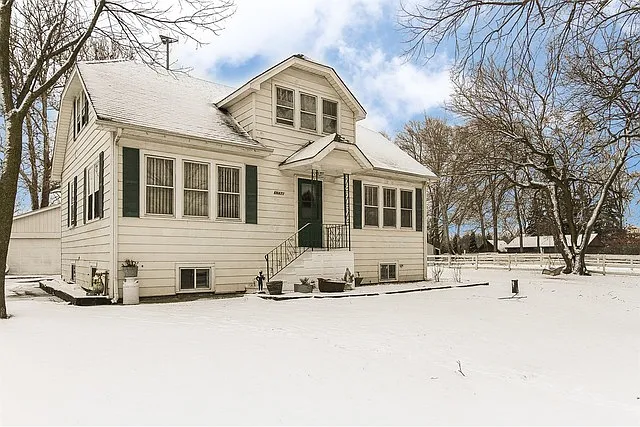6N471 Virginia Rd photo 1
