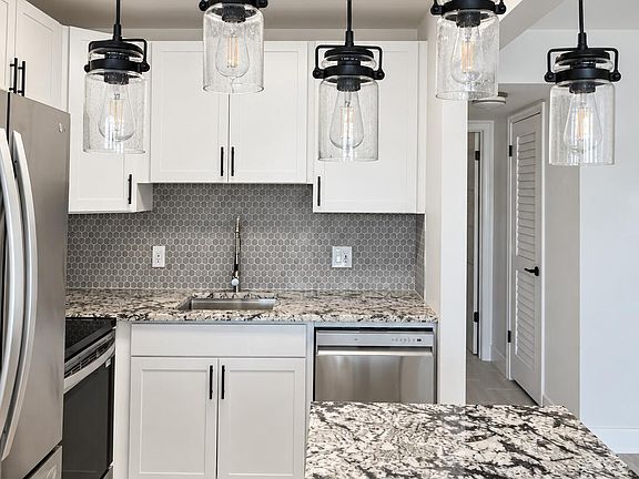 4th image of 370 Durham #370-L