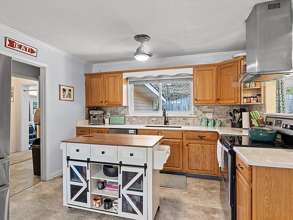 3rd image of 3735 Thrushwood Dr
