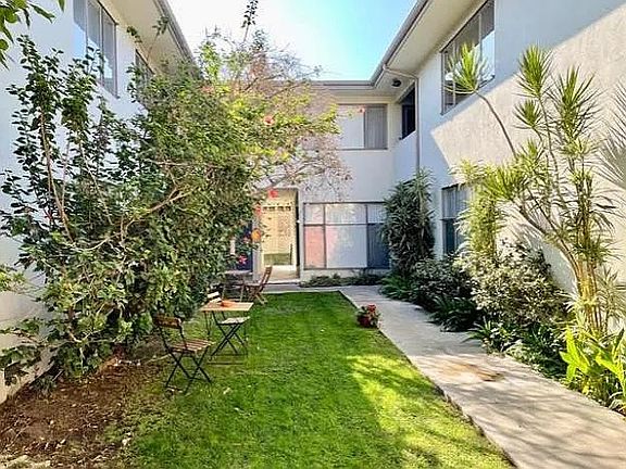 3rd image of 747 S Plymouth Blvd APT 2