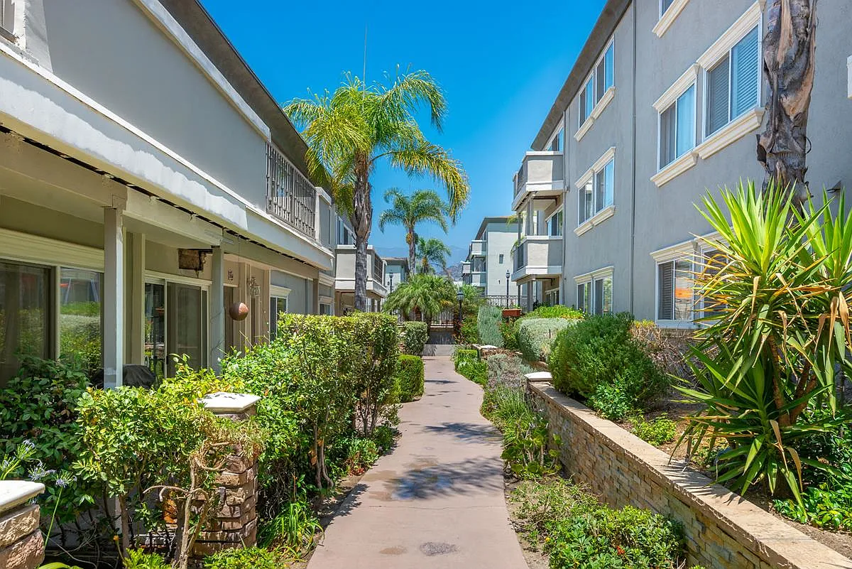 Towne at Glendale — Photo 1
