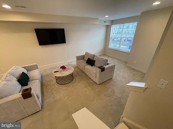 5th image of 1427 Carrick Ct