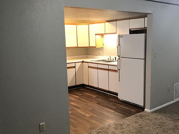 4th image of 1904 8th Ave APT B