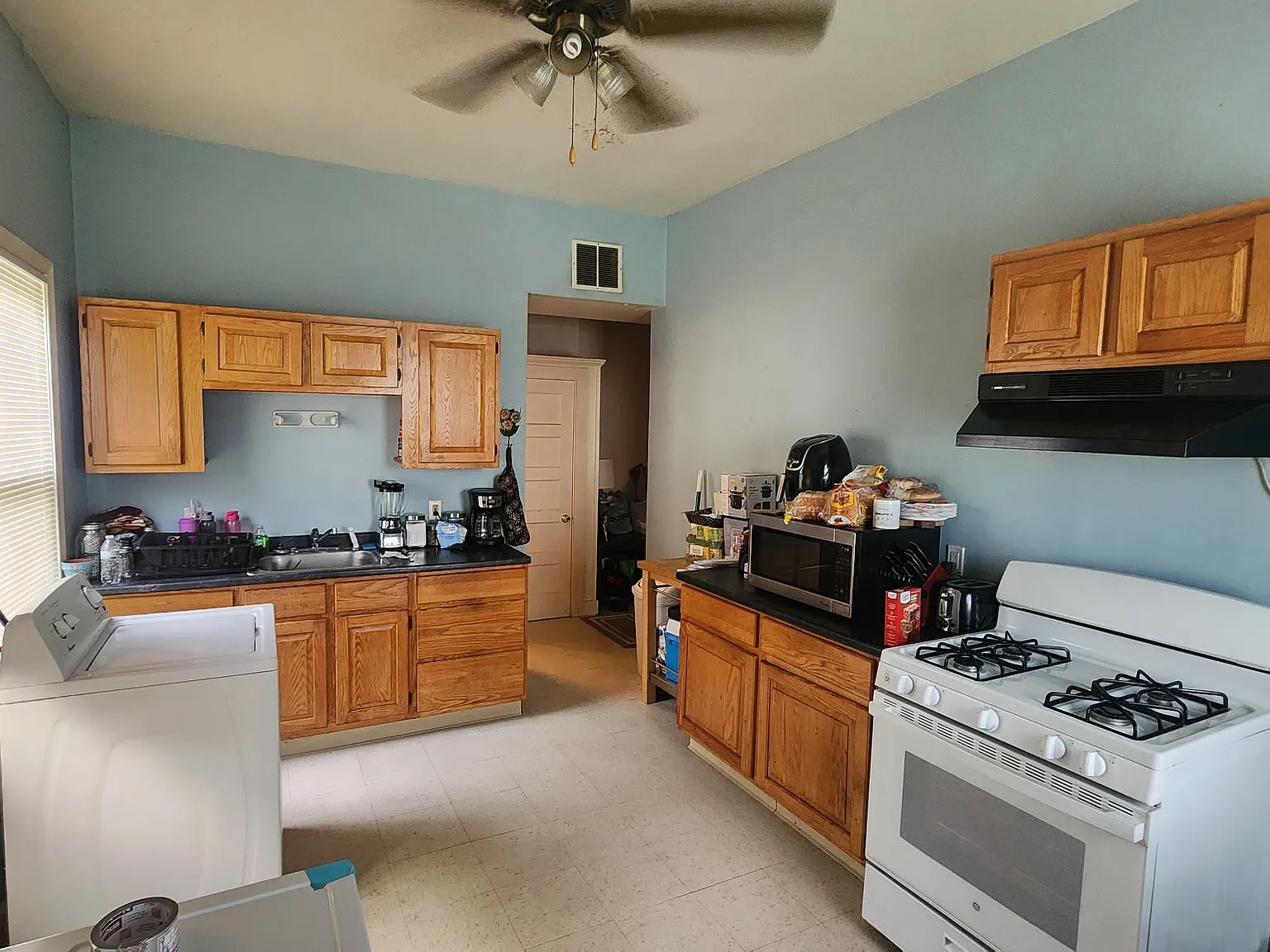 2 bed, 850 sqft, $1,575 — Photo 2