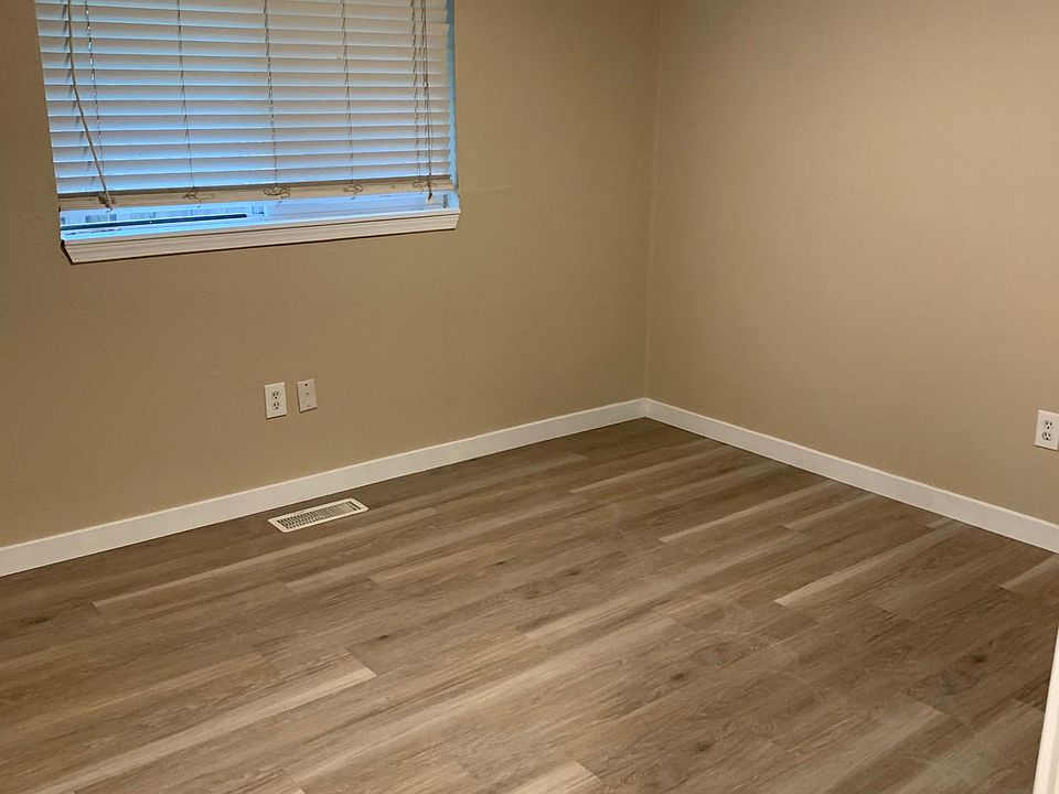 2nd image of 6925 24th Ave SW