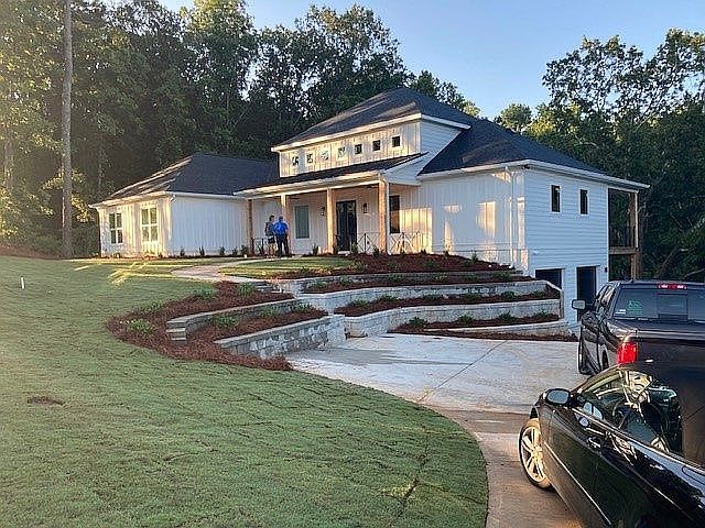1st image of 660 Laura Dr