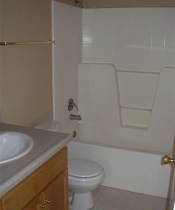 4th image of 507-509 10th Ave N