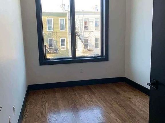 3rd image of 895 Willoughby Ave #3G