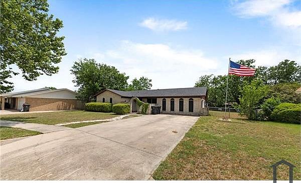 1st image of 408 Daffodil Dr