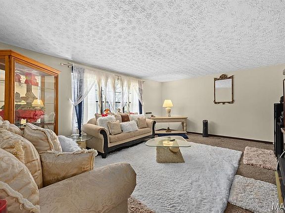 3rd image of 27 Oakleigh Dr