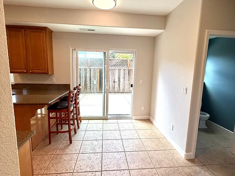 1576 Heritage Ln — Photo 11