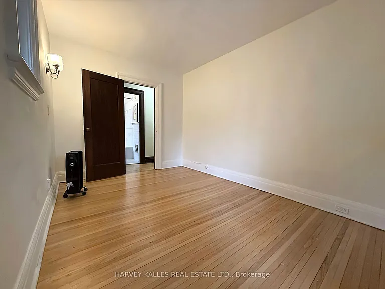 42 Glencairn Ave #B — Photo 7