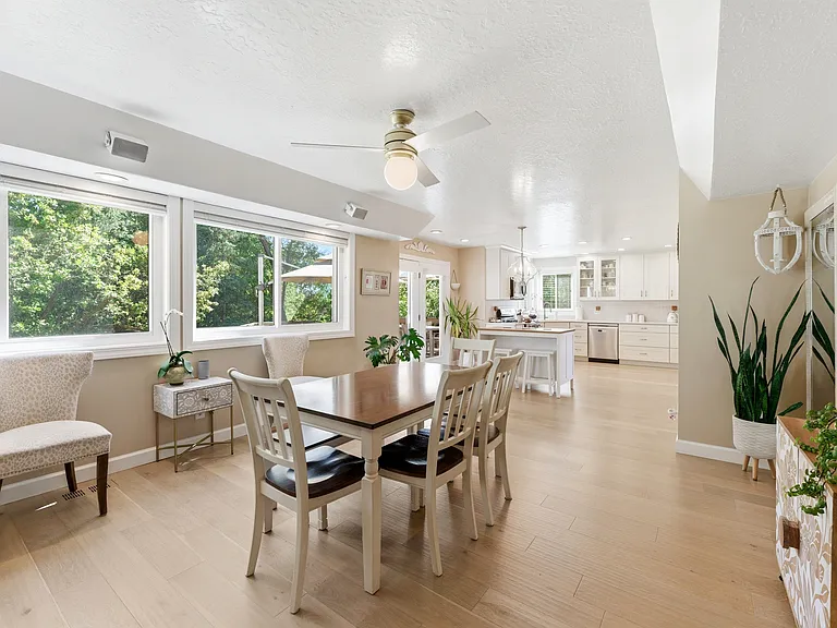660 Cayias Dr — Photo 8