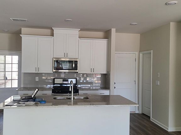 4th image of 77 Cedar Ln