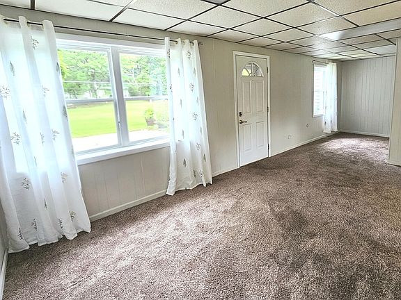 4th image of 583 Shirley Dr