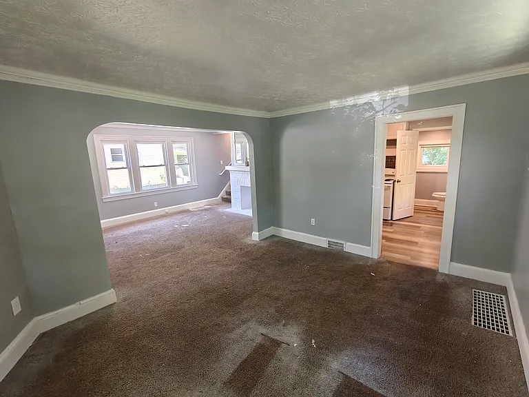 1024 Whittier Ave — Photo 8