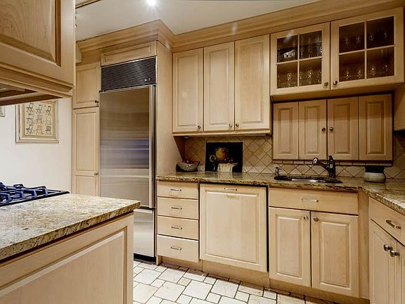 3rd image of 440 E 57th St APT 3A