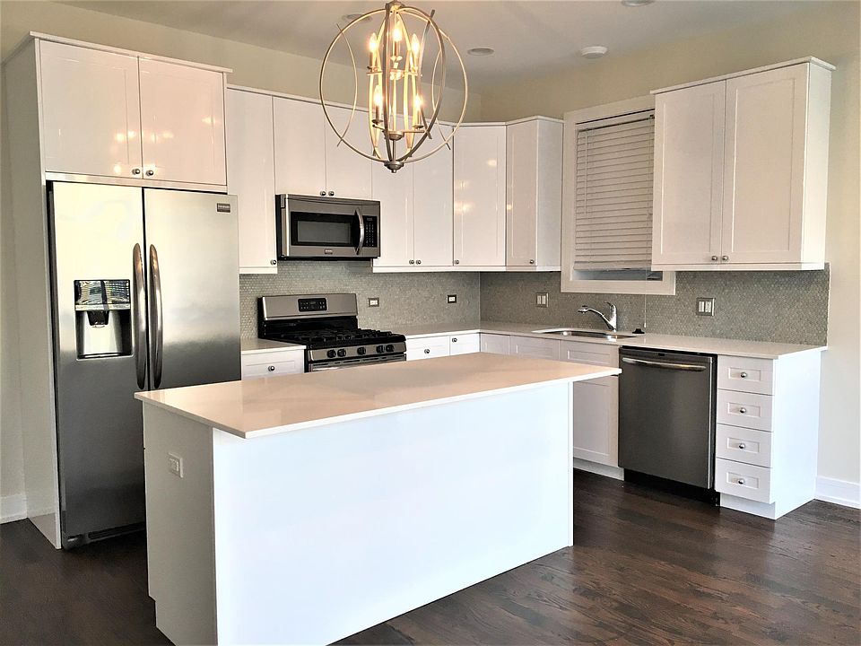 1st image of 3639 W Montrose Ave APT 2E