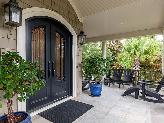 5th image of 305 Island Park Dr