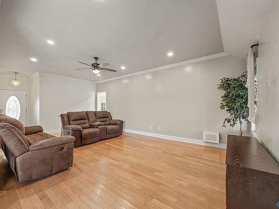 4th image of 16379 Mooresville Rd