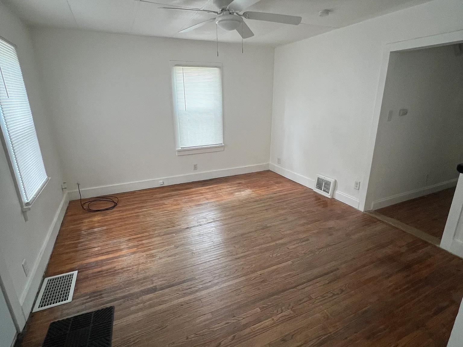 4 bed, 728 sqft, $1,500 — Photo 3