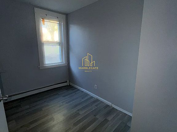 5th image of 137 3rd St #2E
