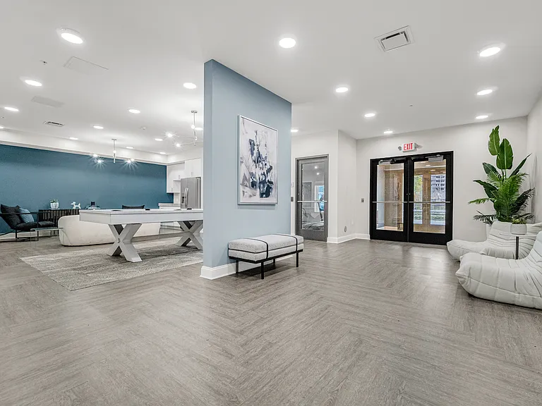 Park Lamont Apartments & Townhomes — Photo 11