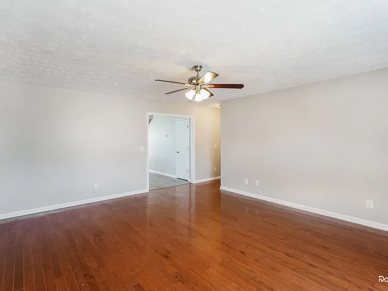 5628 Hickory Park Dr — Photo 4