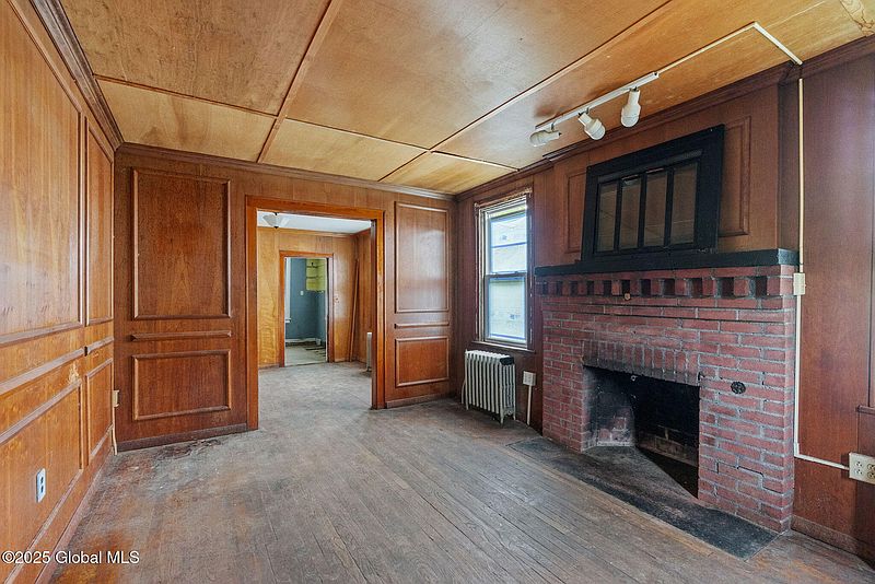 2nd image of 35 Wolfert Avenue