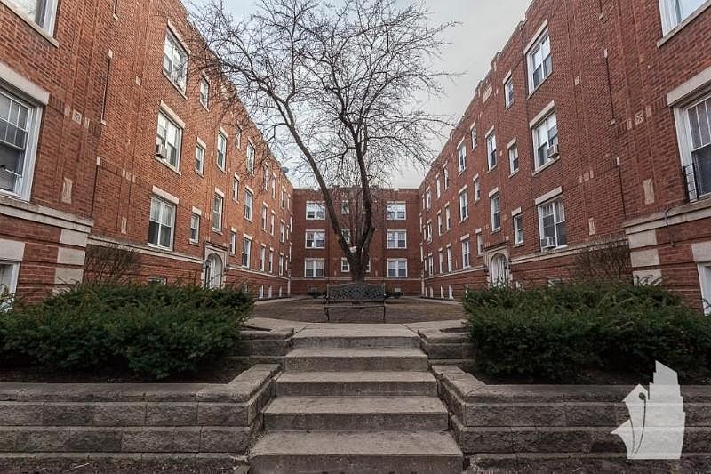 1st image of 949 W Cornelia Ave APT 3C