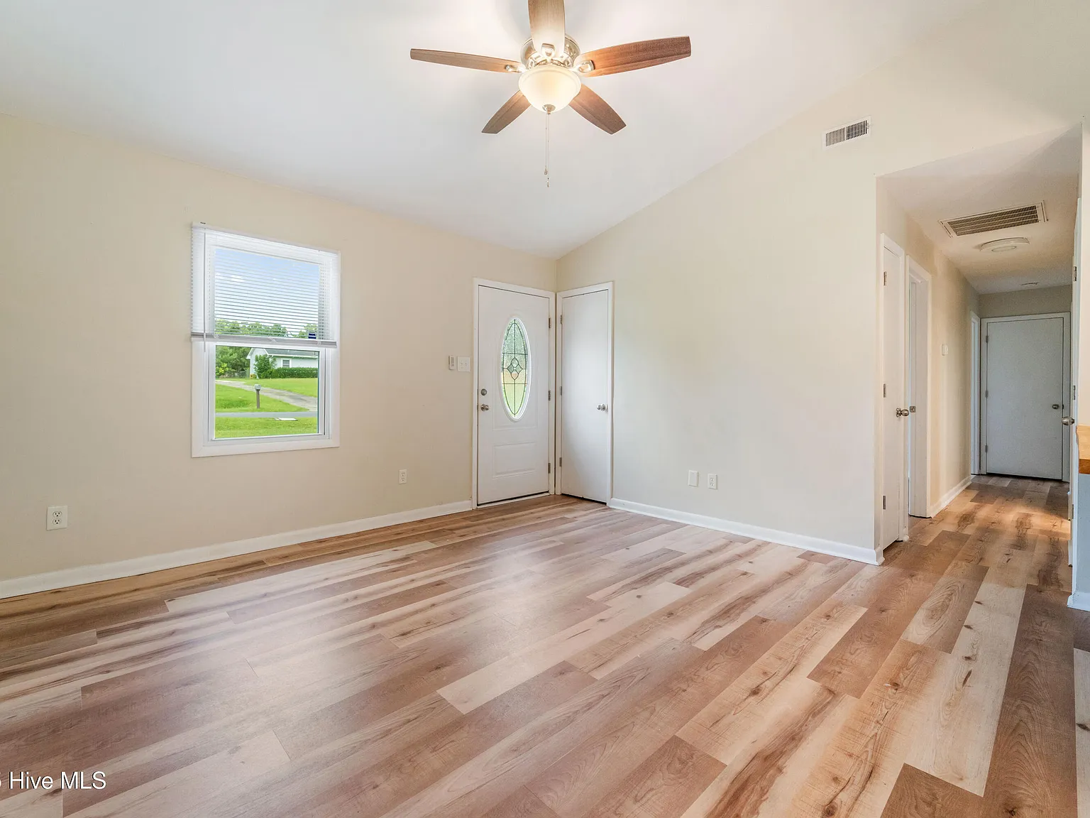 3 bed, 1.0 bath, 1000 sqft, $1,495 — Photo 4